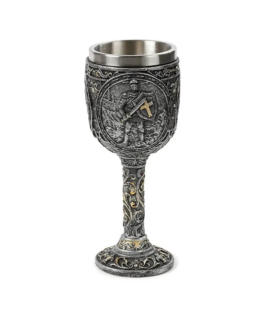 copa-decorativa-caballero-y-castillo.webp